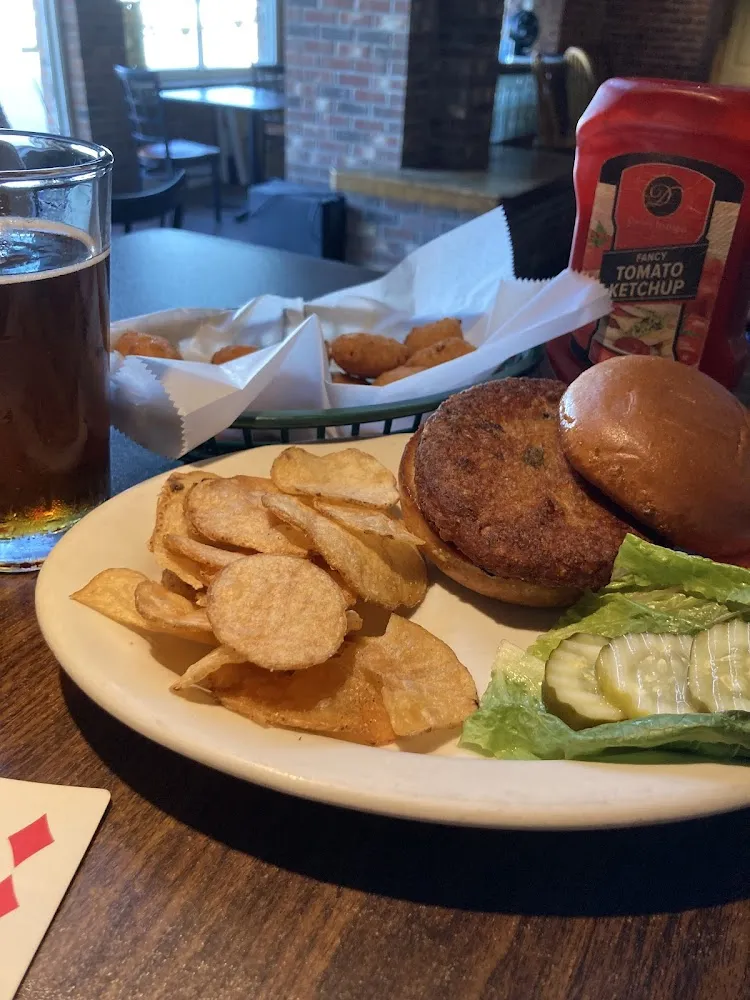 Hamburger with Kettle Chips
